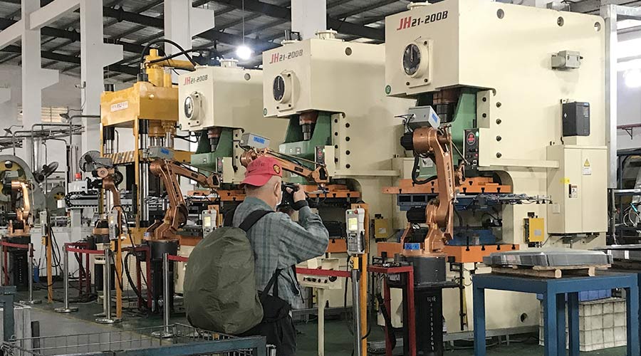 江門市攝影協(xié)會蒞臨金環(huán)電器拍攝交流  用鏡頭見證實力！