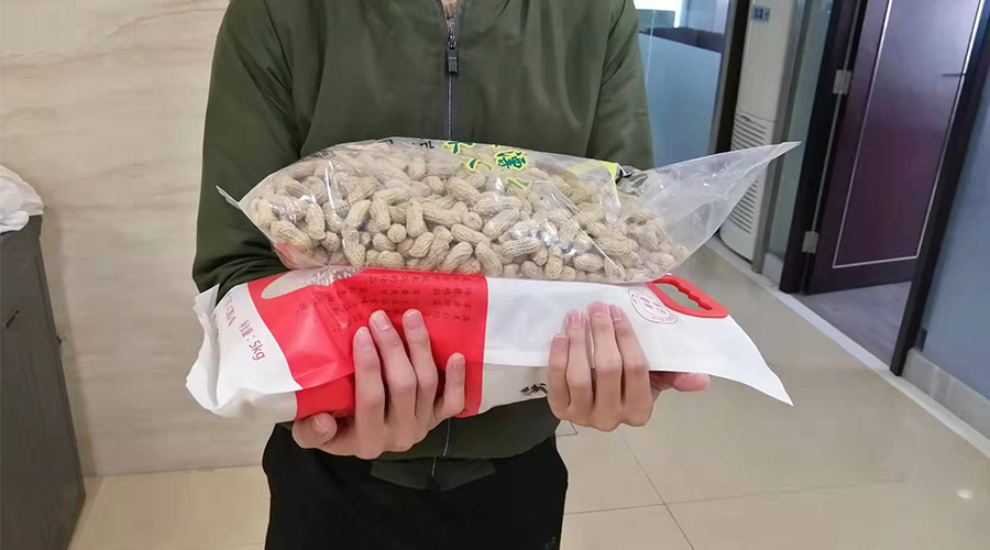 新春關(guān)懷 禮滿情暖！金環(huán)電器給員工發(fā)年貨
